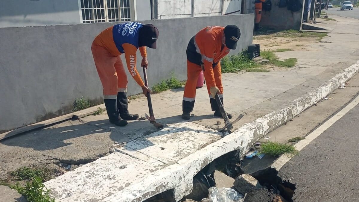Equipe da Seminf recupera trecho afetado por cratera na Perimetral Sul, no Novo Aleixo
