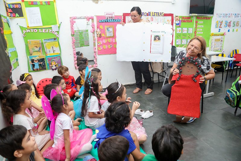 Ações de leitura começaram no Cmei Moacir Andrade, no bairro São José, e a programação continua nas demais unidades da rede municipal.
