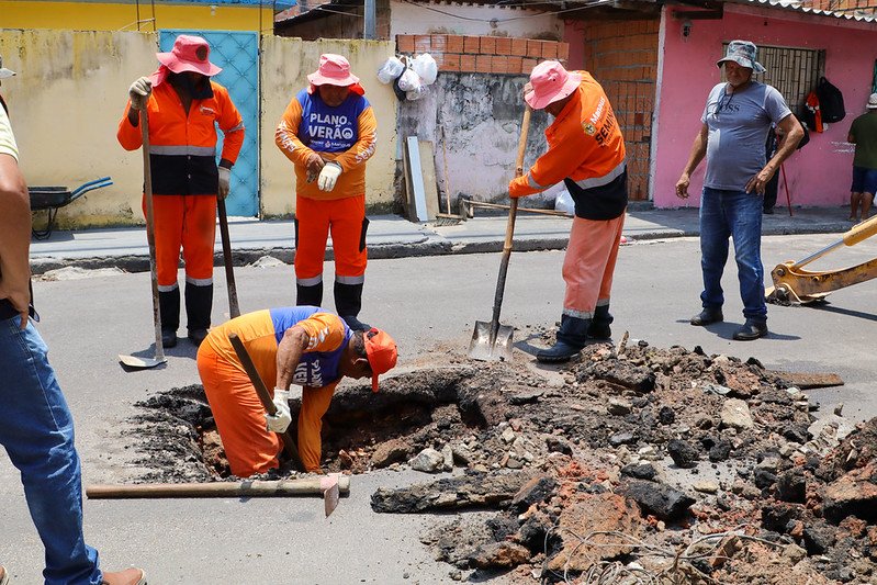 Trabalho no bairro São José Operário, zona Leste, começou com escavação para verificar as condições da rede de drenagem